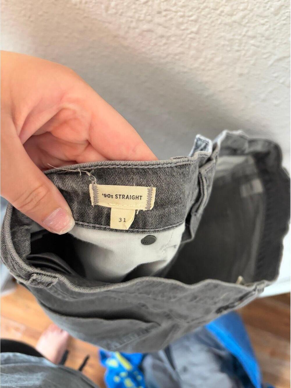 Madewell '90s Straight Grey Wash Jeans size 31. Inseam is 28in - Picture 3 of 4